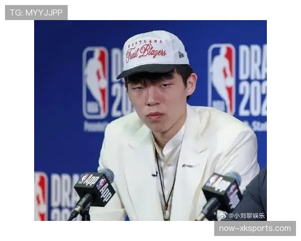 杨瀚森比赛里一本正经,私服照像在参加富豪派对,我看着都不好意思 杨瀚森比赛里一本正经,私服照像在参加富豪派对,我看着都不好意思